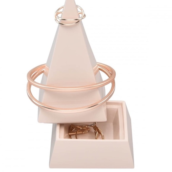 Blush Peak Ring Holder - Picture 2 of 3